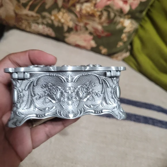 Silver Religious Last Supper Relief Jewelry Box - Picture 3 of 6